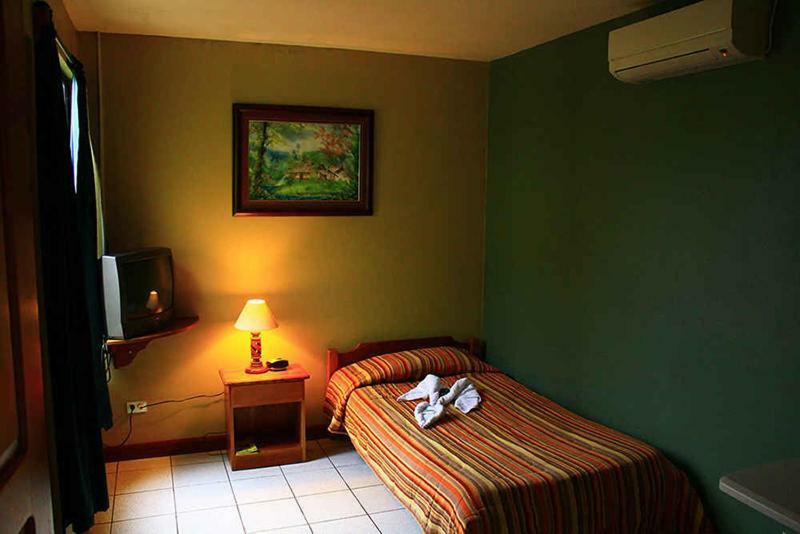 Hotel Guadalupe Tilarán 外观 照片
